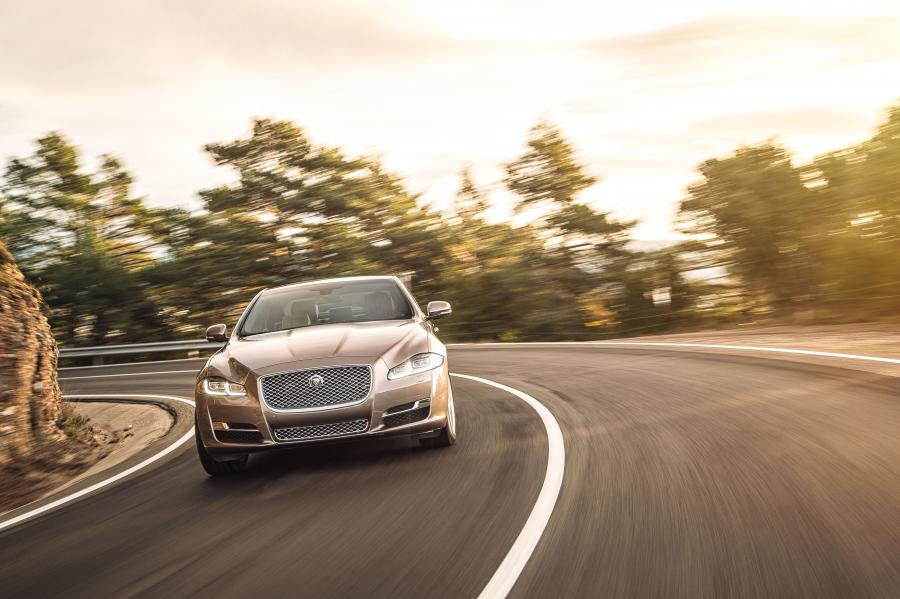 Jaguar XJ Portfolio 2015 года  (фото 7 из 13)
